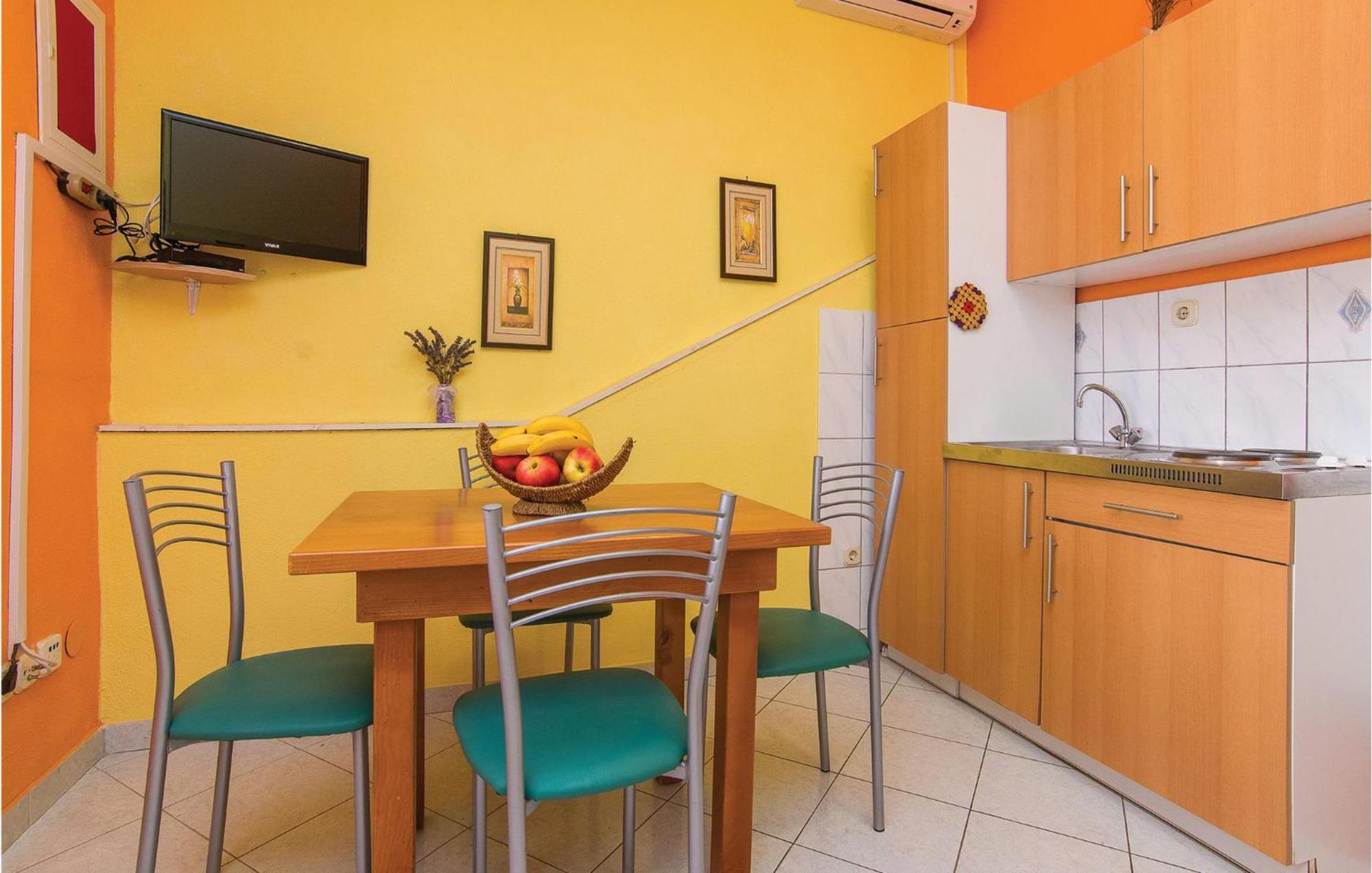 Pet Friendly Apartment In Pakostane With Kitchen Eksteriør billede
