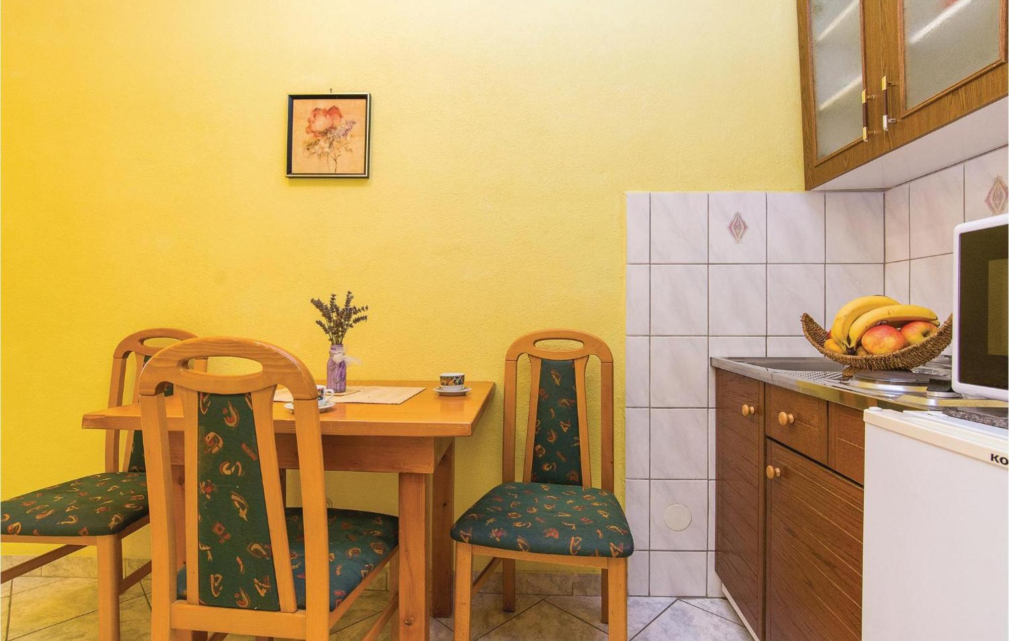 Pet Friendly Apartment In Pakostane With Kitchen Eksteriør billede