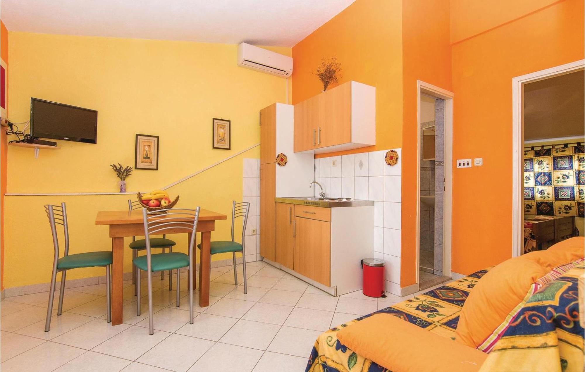 Pet Friendly Apartment In Pakostane With Kitchen Eksteriør billede