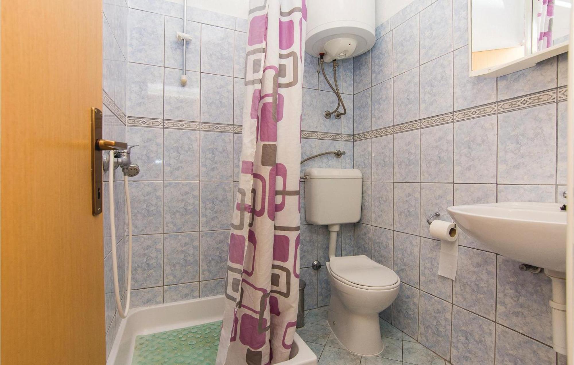 Pet Friendly Apartment In Pakostane With Kitchen Eksteriør billede