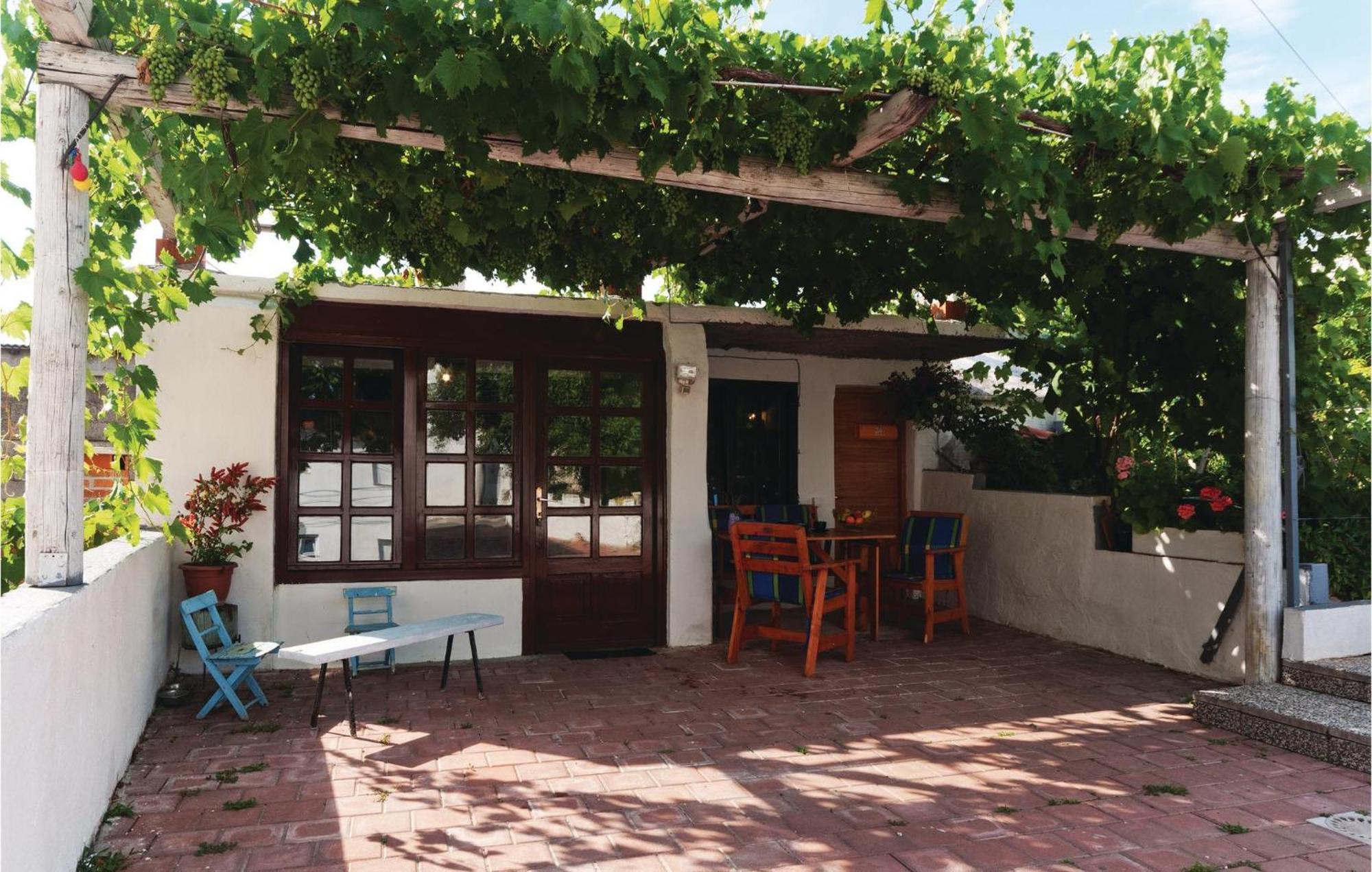 Pet Friendly Apartment In Pakostane With Kitchen Eksteriør billede