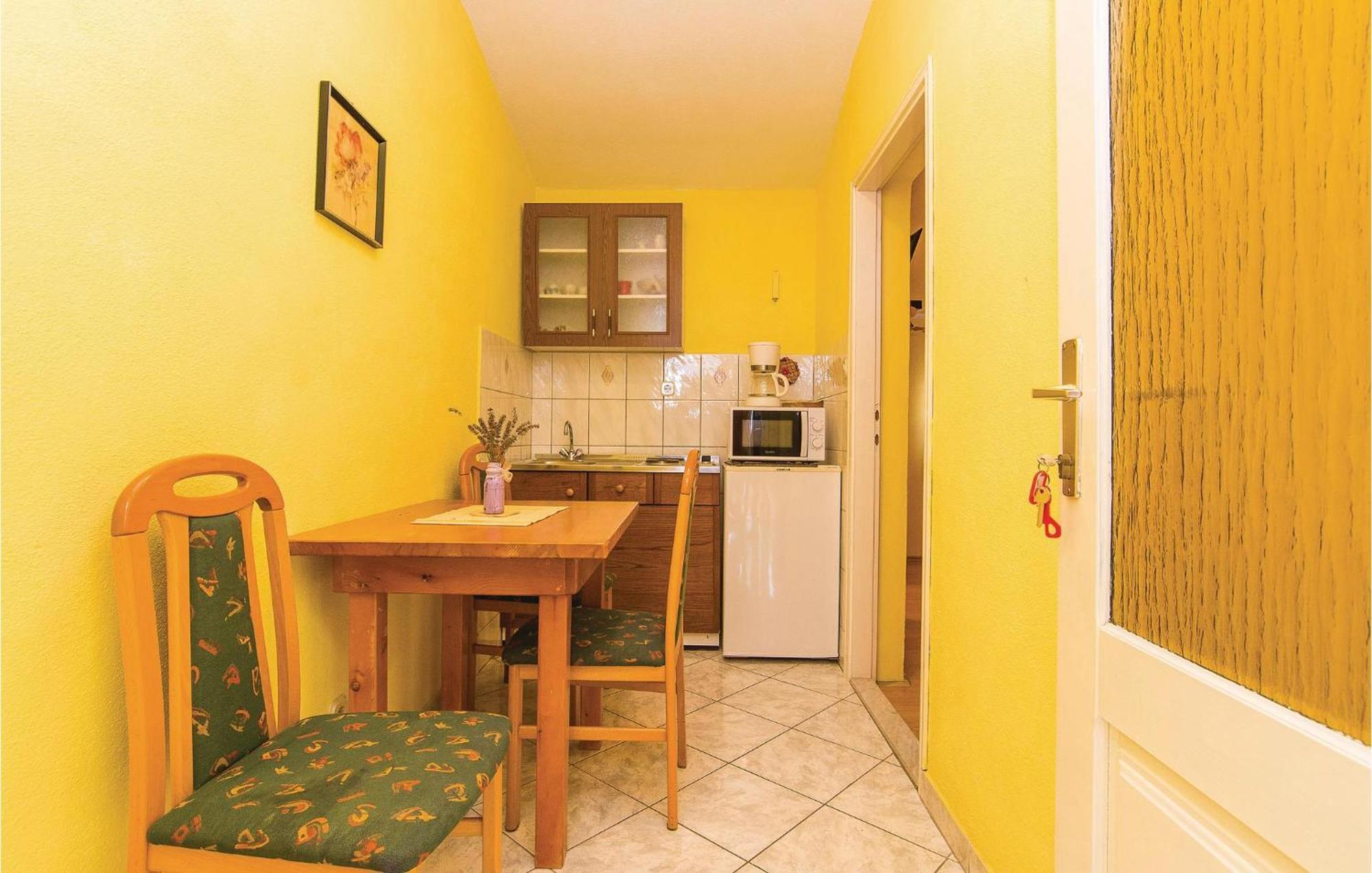 Pet Friendly Apartment In Pakostane With Kitchen Eksteriør billede